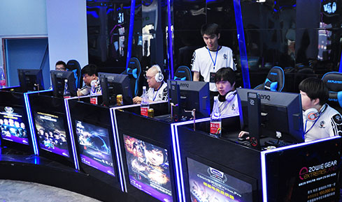 衷于羽毛球 衷于羽毛球