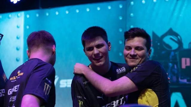 在聚光灯下 在聚光灯下